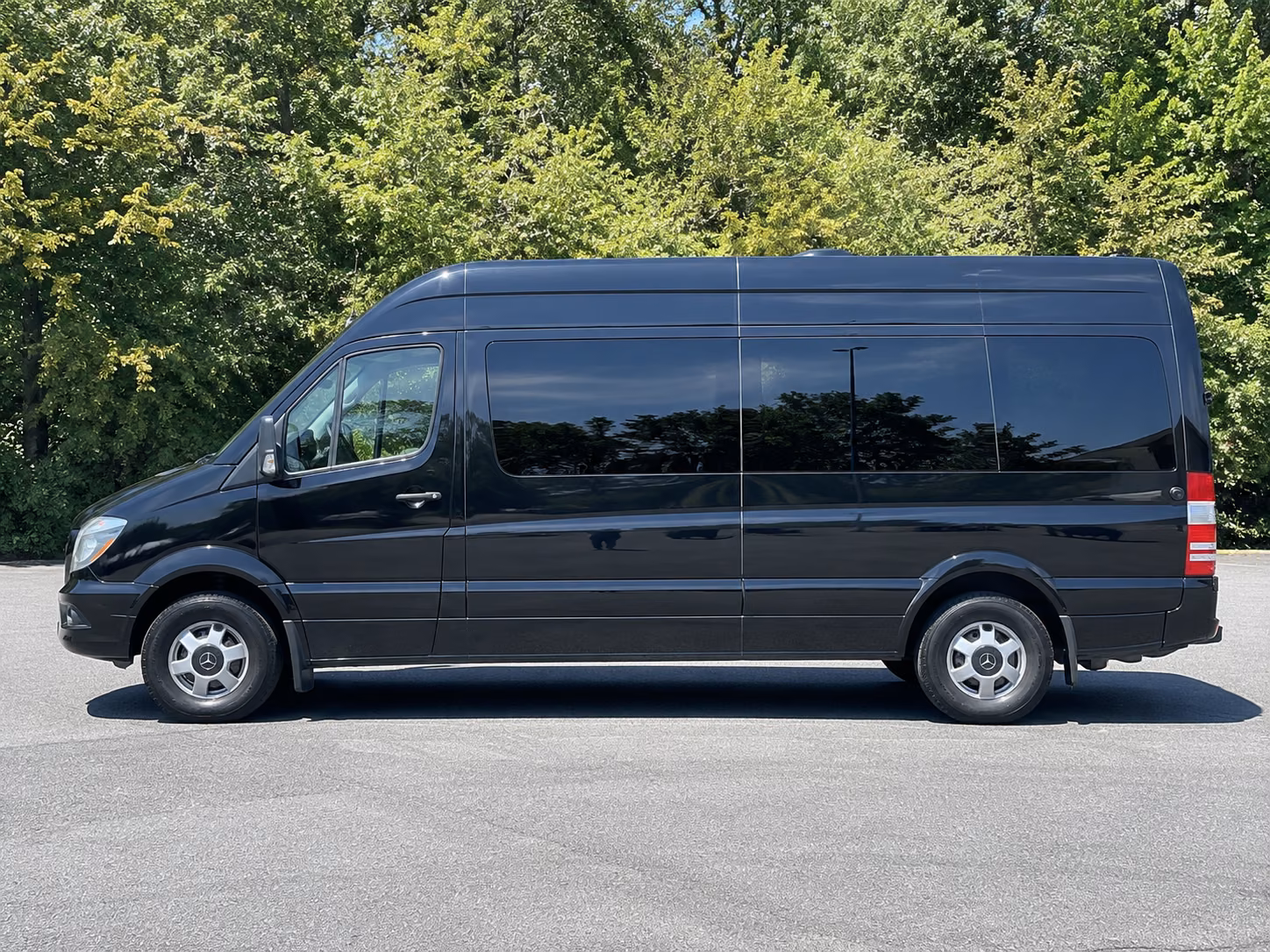 find the perfect transportation for your next airport transfer 1
